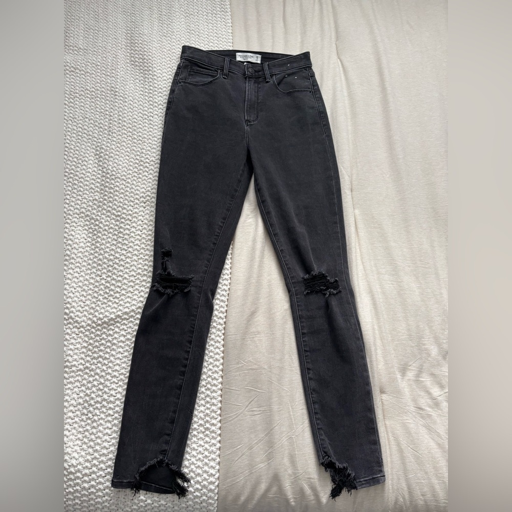 NWOT Black Ripped Abercrombie The Super Skinny High Rise Ankle Jean Curve Love